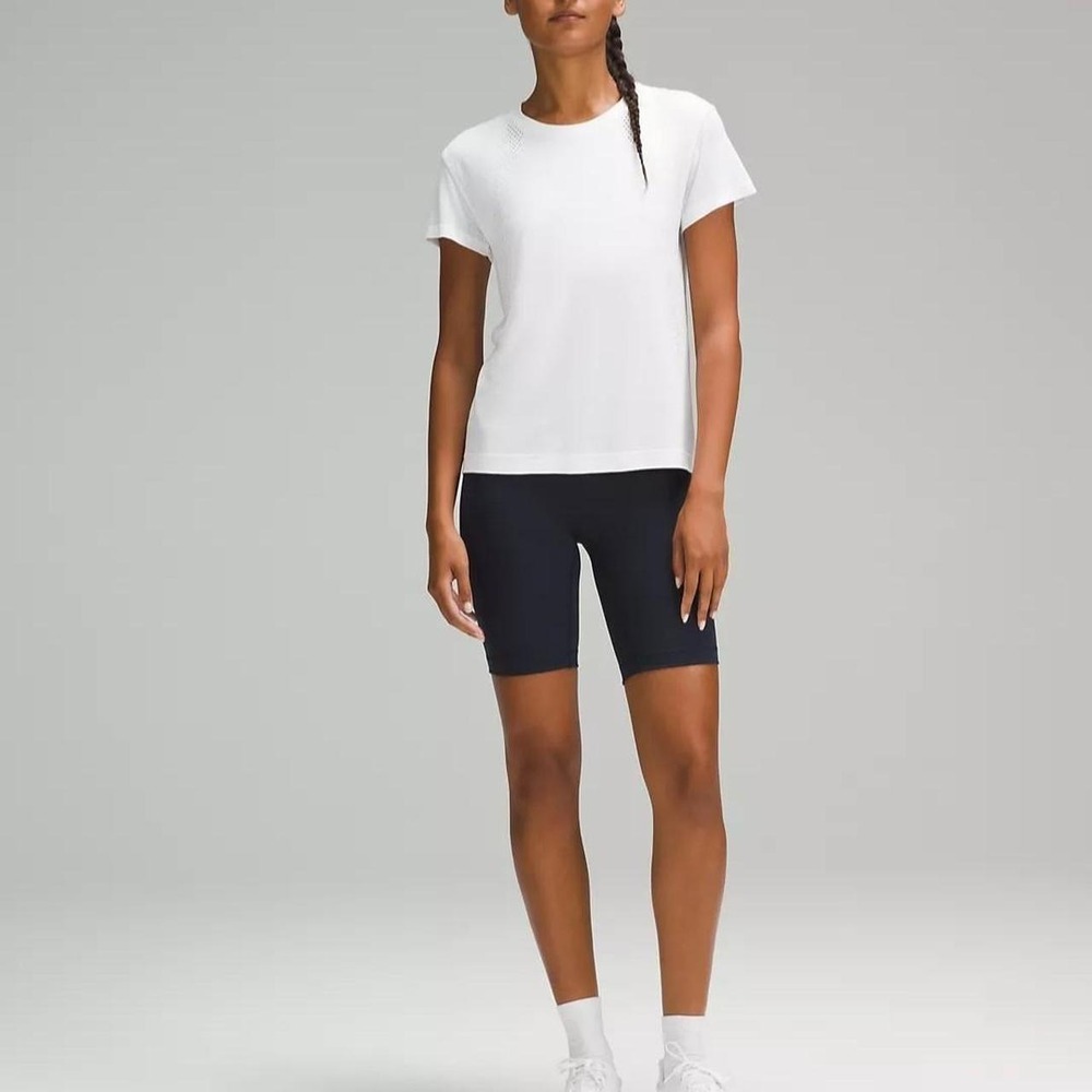 Lululemon Wunder Train HR Short 8" in Navy Blue Size 2 NWT